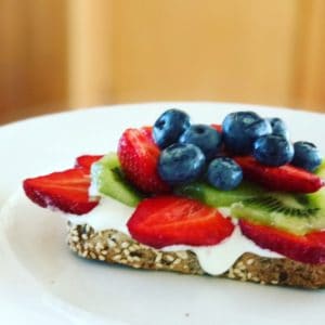 Toast topped with cheesecake cream and fruit